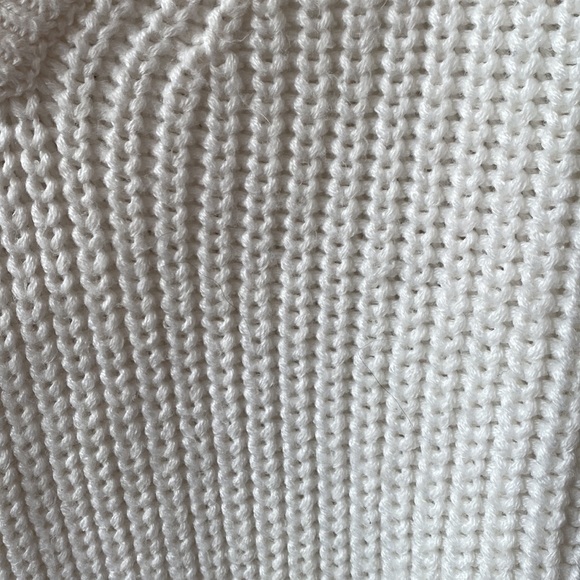 Abercrombie cable knit cropped sweater - Picture 3 of 3